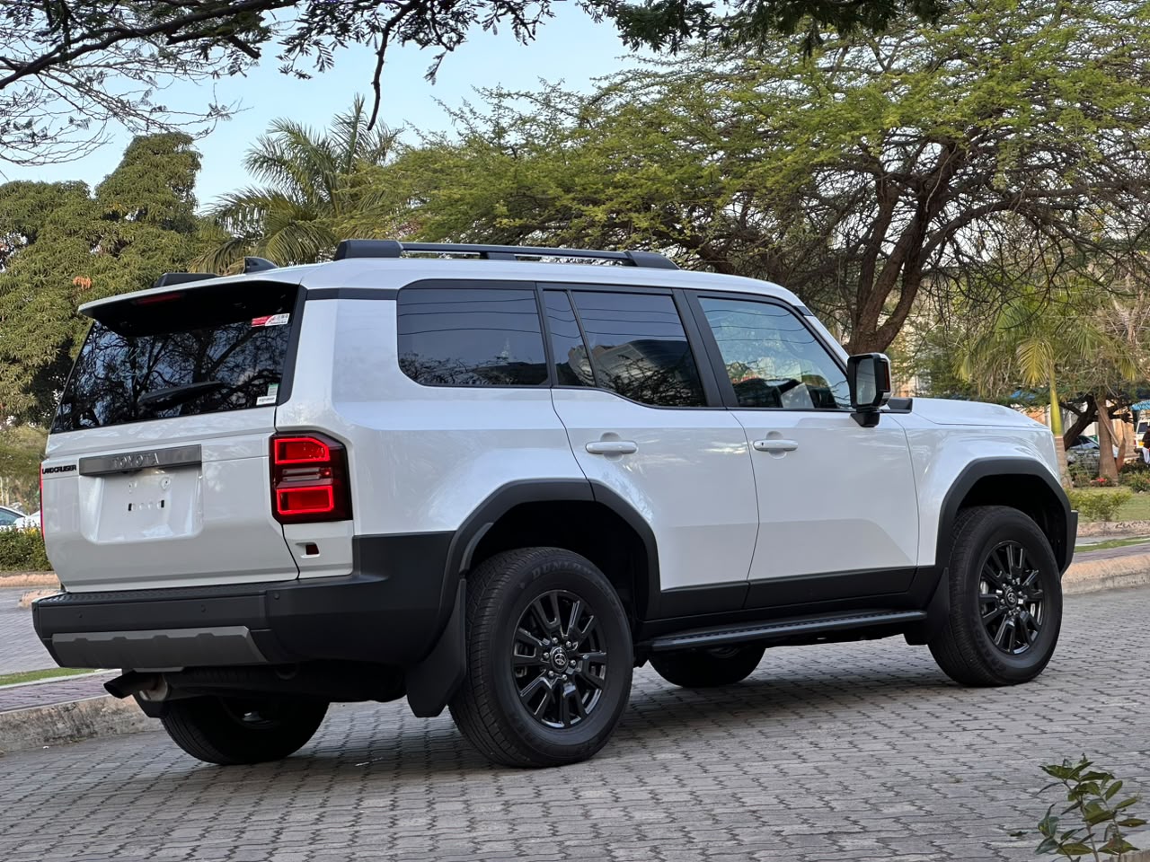 Land Cruiser Prado thumbnail 9